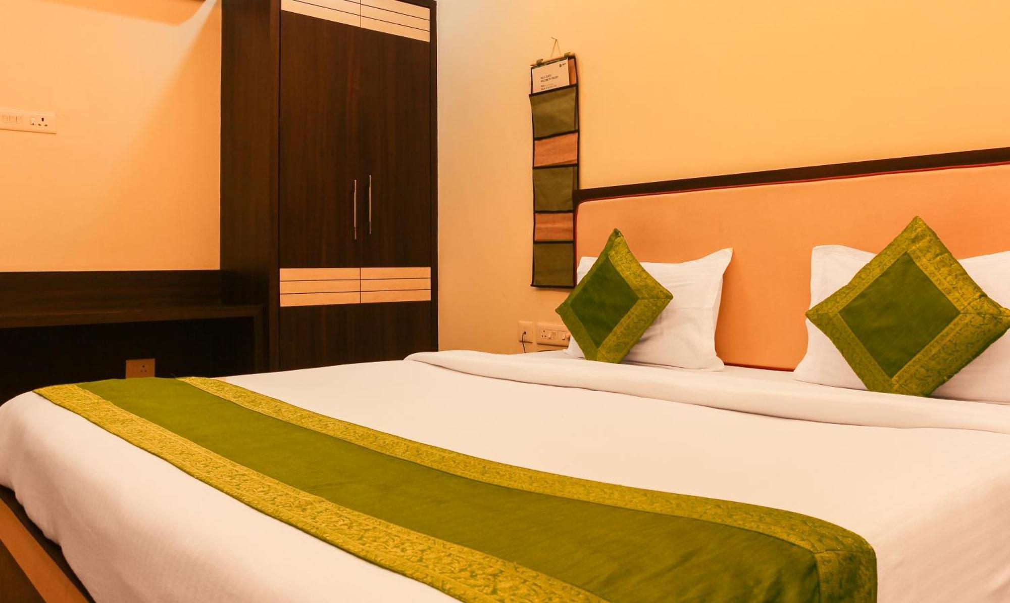 Hotel Janki International 3 Km From Kashi Vishwanath Temple Free Pickup From Railway Station Varanasi Exterior foto